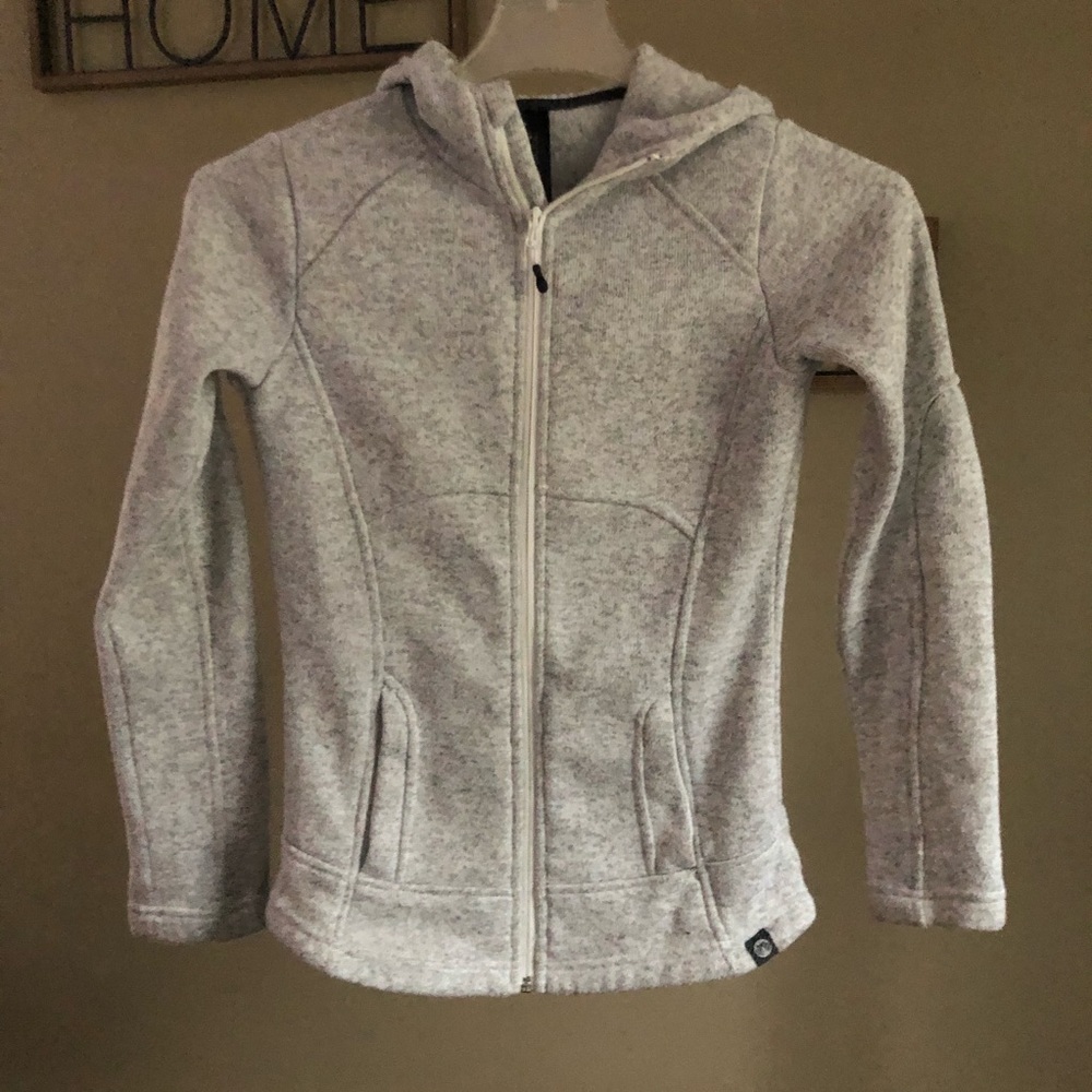 🤍 Gray Zip-Up Sweater